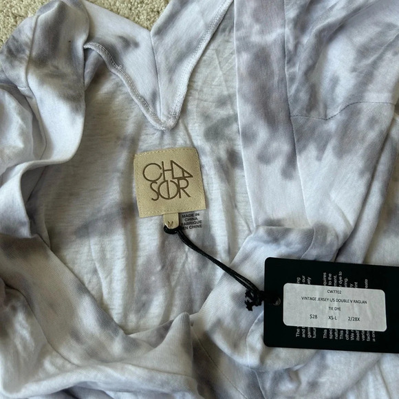 NWT Chaser white gray tie dyed long sleeve deep V top size M - Picture 2 of 2